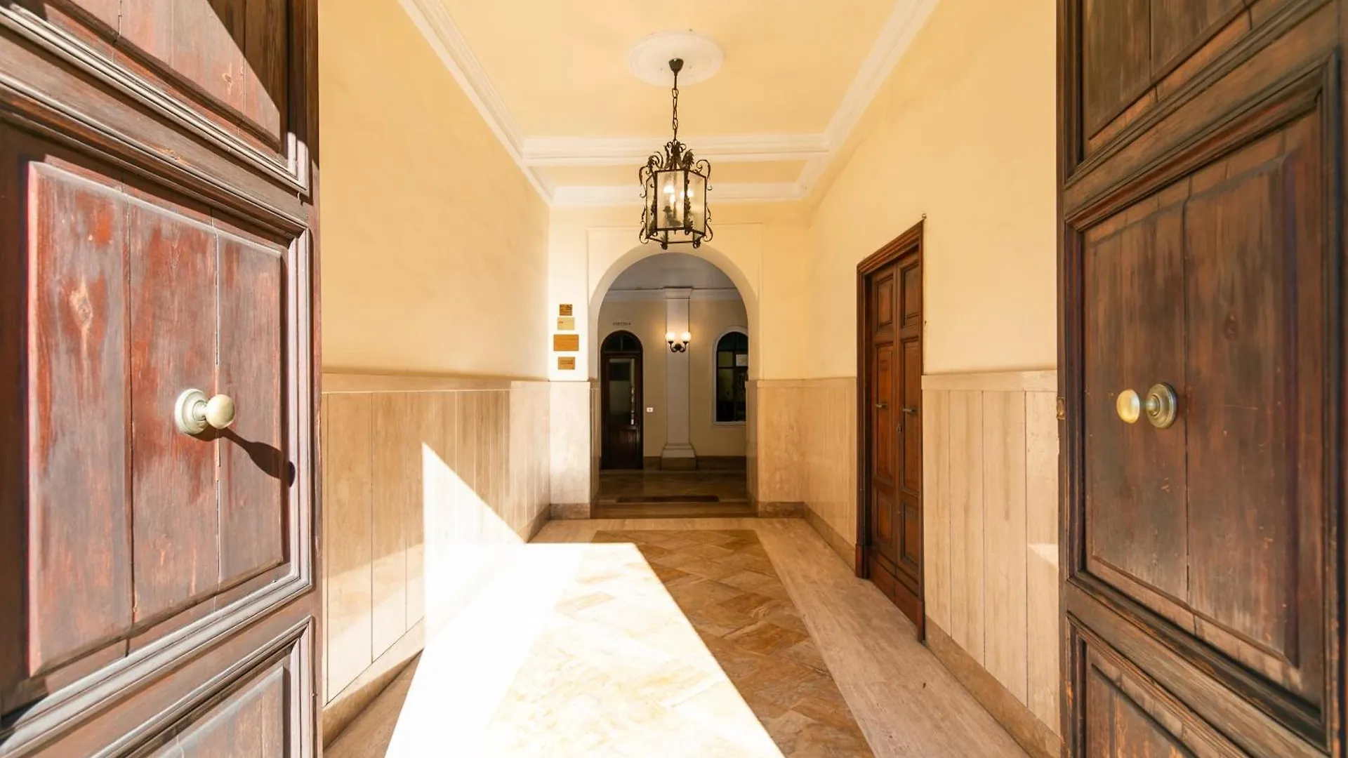 Апартаменты Dimora Colosseum Luxe - Jacuzzi & Private Patio Рим Италия