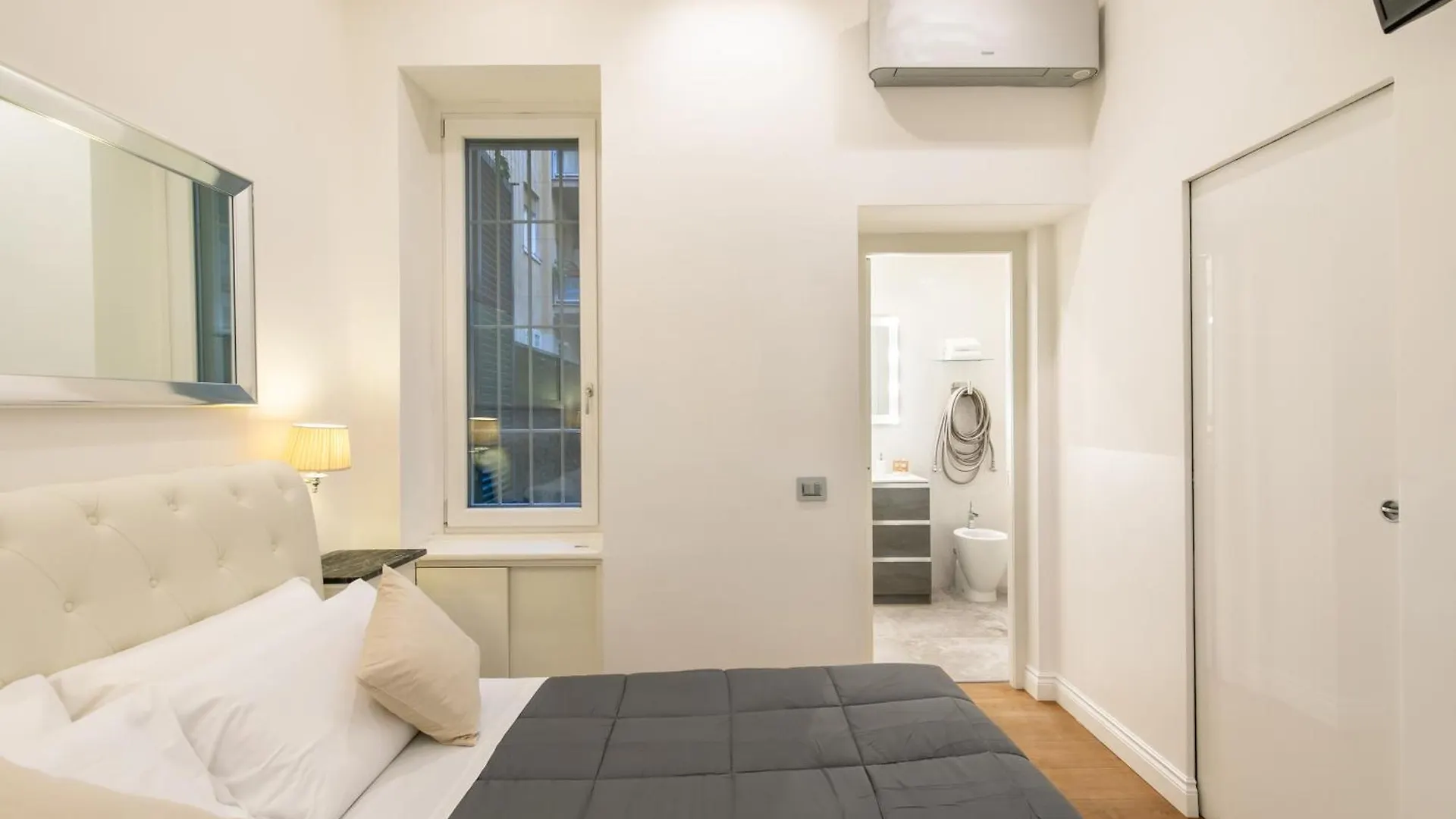 Dimora Luxe Colosseum With Jacuzzi Rome Apartment