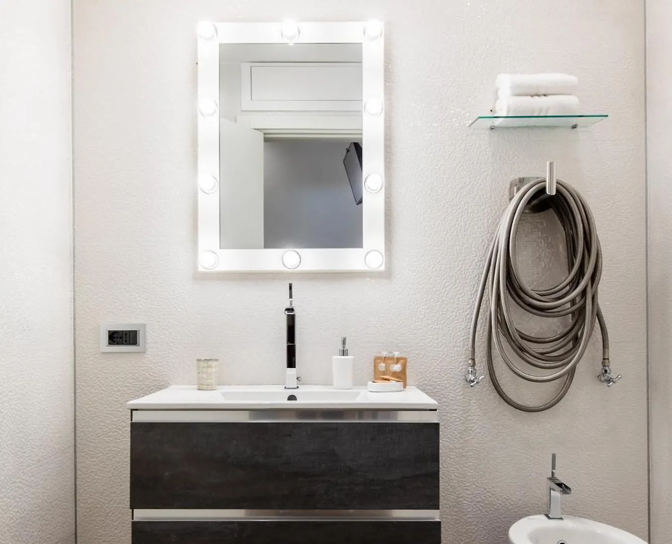 Dimora Luxe Colosseum With Jacuzzi Rome Apartment
