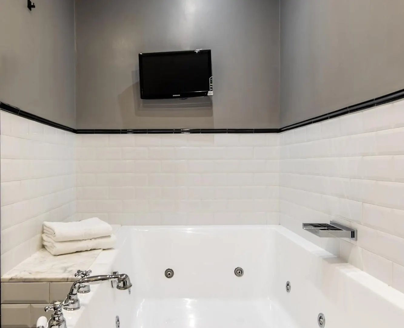 Dimora Luxe Colosseum With Jacuzzi Rome 0*,  Italy