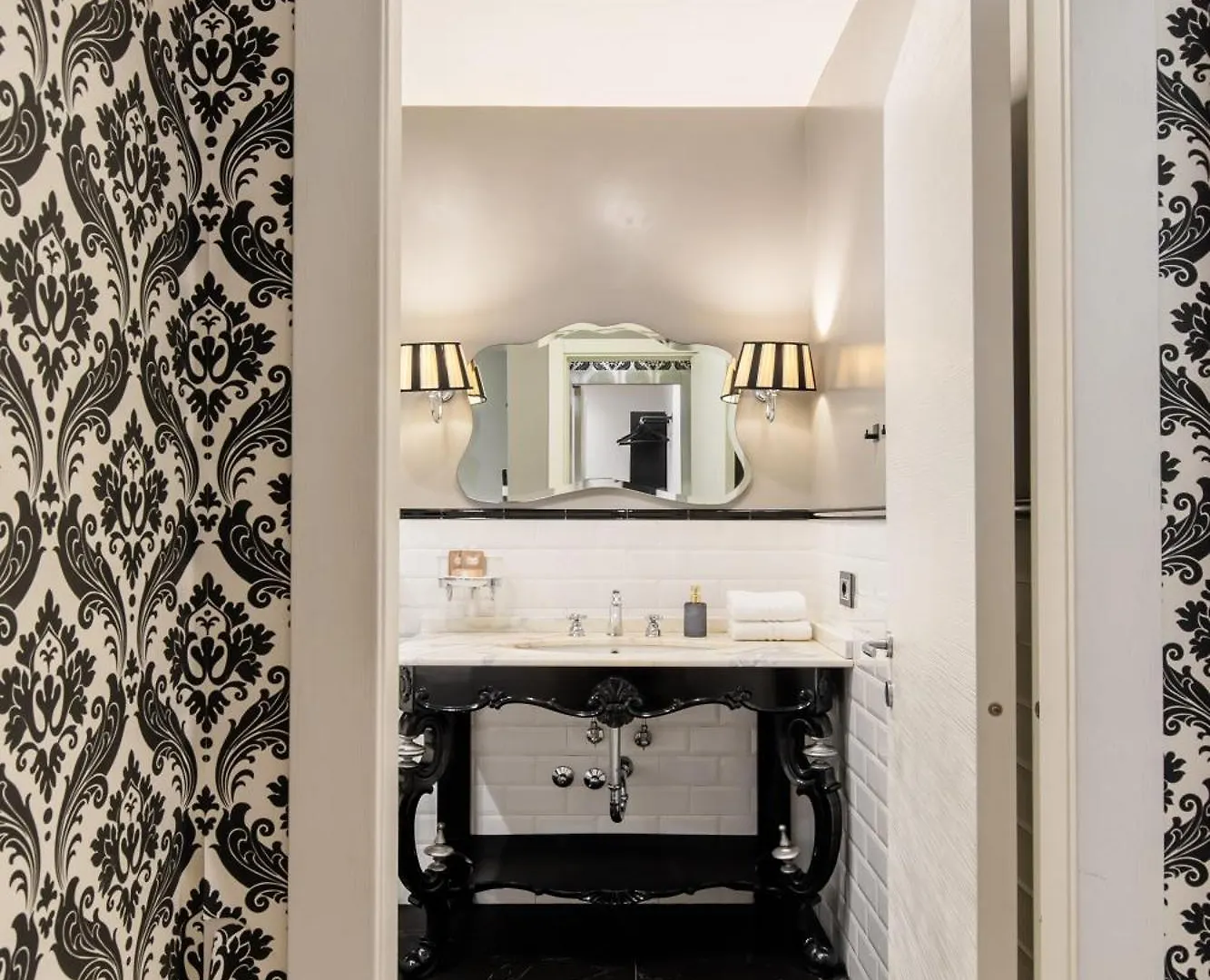 Apartment Dimora Luxe Colosseum With Jacuzzi Rome Italy
