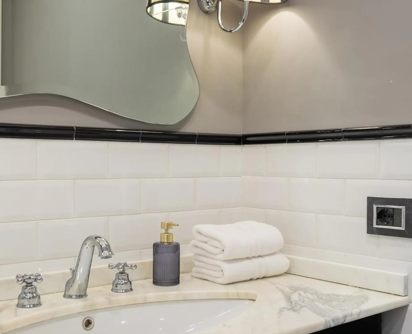 Dimora Luxe Colosseum With Jacuzzi Rome Apartment
